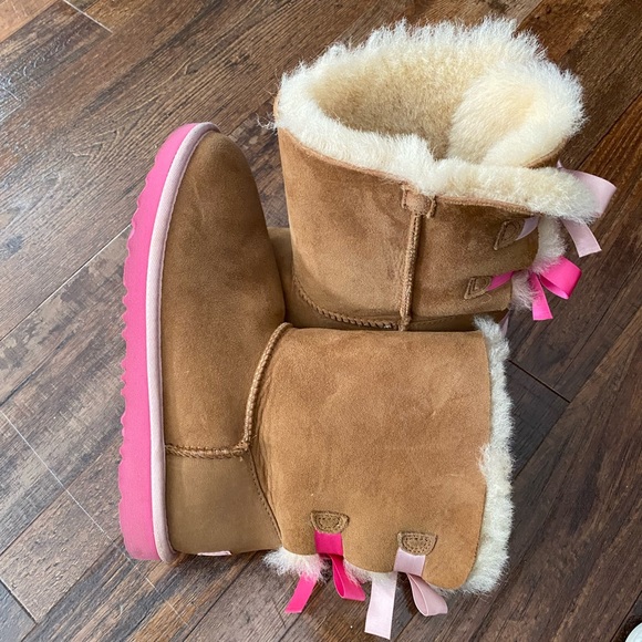 Ugg boots. Size 6. - Picture 4 of 4